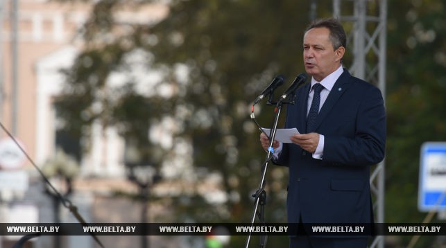 Председатель Гомельского горисполкома Пётр Кириченко во время открытия празднования Дня города