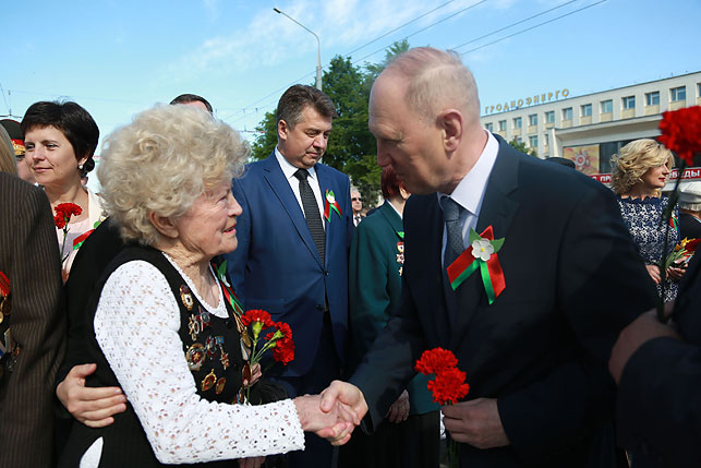 Великой отечественной войны Валентина Баранова и председатель Гродненского облисполкома Владимир Кравцов