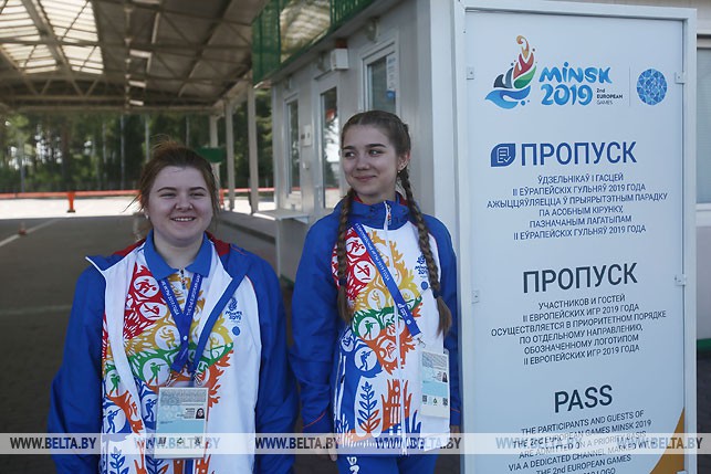 Волонтеры-студенты Екатерина Черняк и Юлия Линкевич