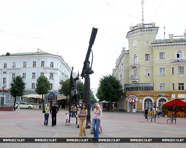 Скульптура звездочета на улице Ленинской в Могилеве