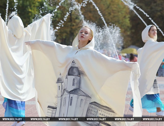 На церемонии открытия площади Франциска Скорины и фонтана