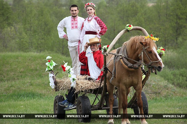 Молодожены Анна и Станислав Сергеевы во время празднования ситцевой свадьбы.