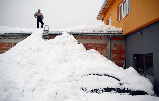 Последствия снегопада в Айзенэрце, Австрия. Фото Reuters