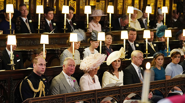 Принц Уильям, принц Чарльз, Камилла, герцогиня Корнуольская, Кэтрин, герцогиня Кембриджская, Эндрю, герцог Йоркский, принцесса Беатрис и принцесса Евгения на свадебной церемонии. Фото AP