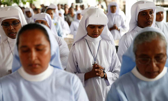 Монахини на поминальной службе в Негомбо. Фото Reuters