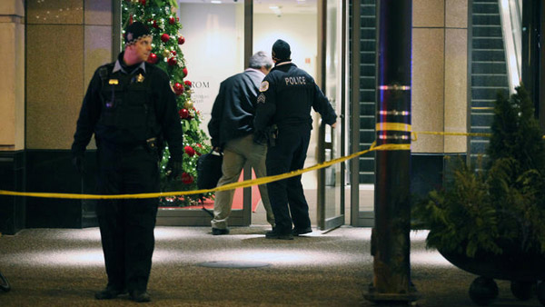 Житель Чикаго в день начала новогодних распродаж открыл стрельбу в торговом центре и совершил суицид