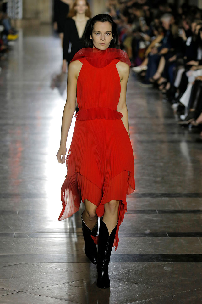 Весенне-летняя коллекция Givenchy. Фото Синьхуа - БЕЛТА