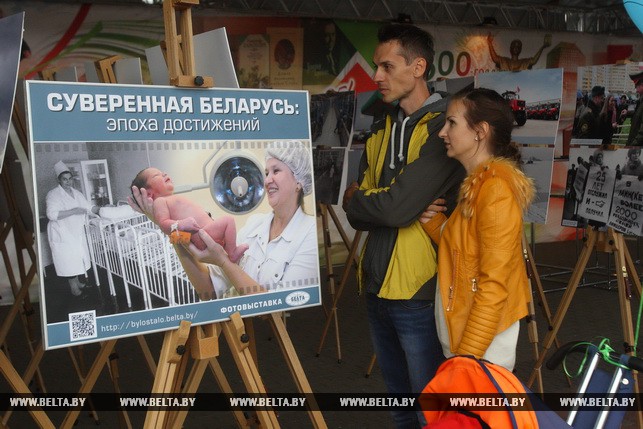 Фотовыставка БЕЛТА "Суверенная Беларусь: эпоха достижений" открылась в литературной столице года Щучине