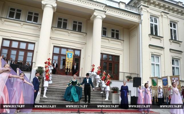 Отреставрированный дворец Друцких-Любецких стал подарком Щучину ко Дню белорусской письменности
