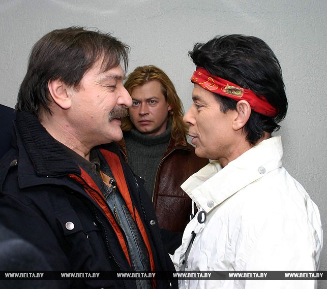 Гала-концерт участников концертного тура "За Беларусь!" состоялся в Минске. Александр Тиханович и Олег Газманов. 10 марта 2006 года
