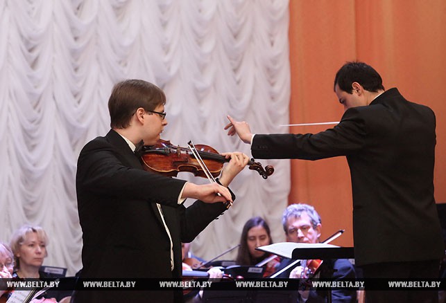 Почетный гость конкурса солист-скрипач Павел Батян (Минск)