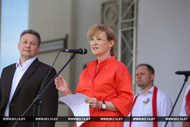 Председатель Мингорисполкома Андрей Шорец и посол Швеции в Беларуси Кристина Юханнессон