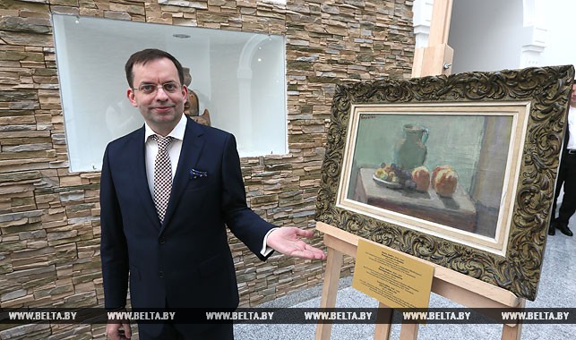 Почетный консул Беларуси в Цюрихе (Швейцария) Атанасиос Акратос (подарил картину)