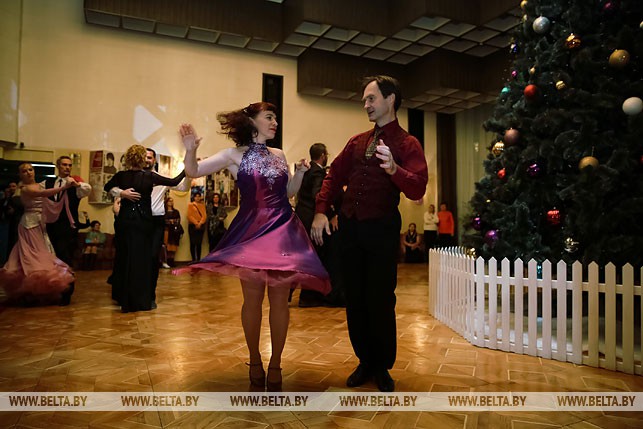 Олег и Лариса Папазовы во время Рождественоского бала