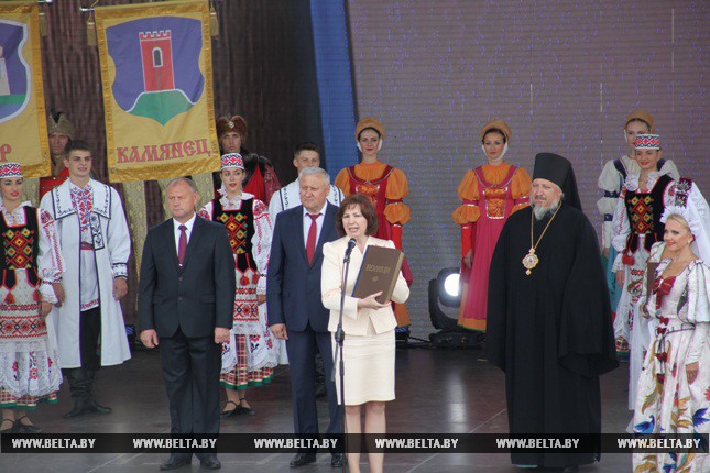 Послание от Президента Республики Беларусь участникам праздника зачитала вице-премьер министр Наталья Кочанова.