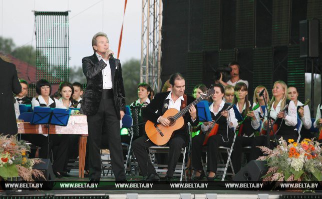 Во время гала-концерта "Славянскі карагод на Купальскім свяце", 2012 год