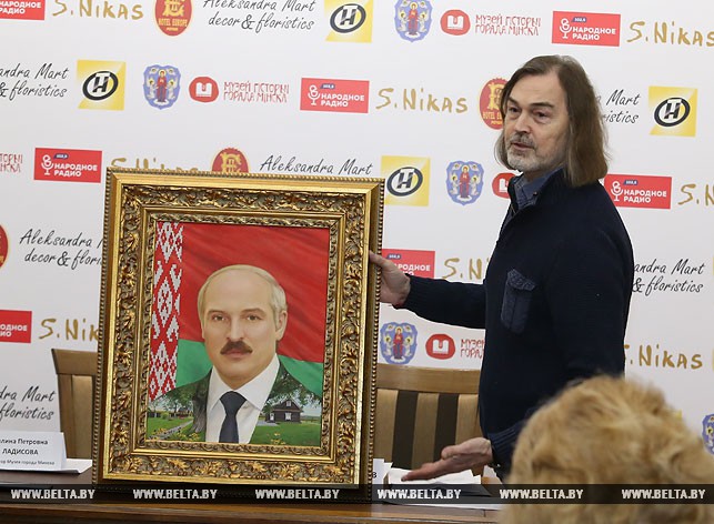 Никас Сафронов презентовал портрет Президента Беларуси