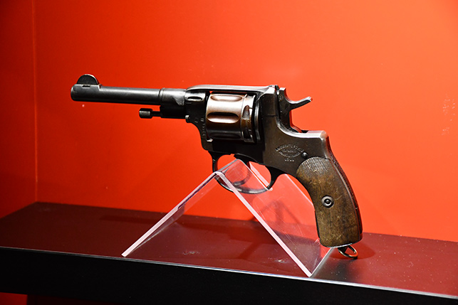 Револьвер "Наган" образца 1895 г., Тула, 1911 г. Фото: Музей "Замковый комплекс "Мир"