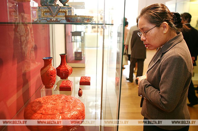 Лаосские парламентарии посетили Национальный художественный музей Республики Беларусь, апрель 2014