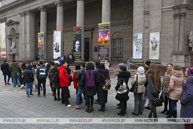 "Бесплатная среда" в Национальном художественном музее Беларуси собрала огромную очередь, февраль 2016 года