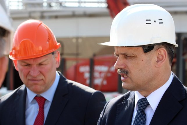 Сергей Ковальчук, министр спорта и туризма Беларуси (справа)