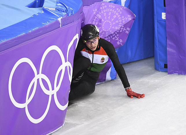 Венгр Шаолинь Шандор Лю во время мужского финала на 1000 м по шорт-треку. Фото Синьхуа
