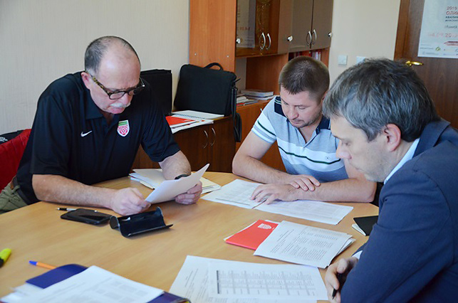 Дэйв Льюис, Андрей Мезин и Сергей Пушков. Фото ФХБ