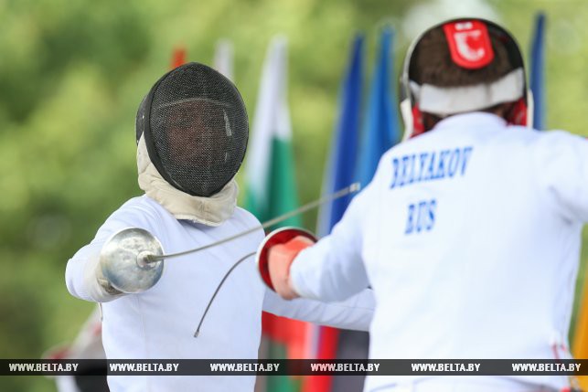Соревнования по фехтованию между Павлом Тихоновым (Беларусь) и Кириллом Беляковым (Россия)