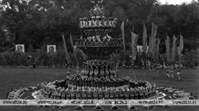 Фрагмент спортивно-художественной композиции пирамида на закрытии III Всебелорусской спартакиады на минском стадионе. 1947 г.