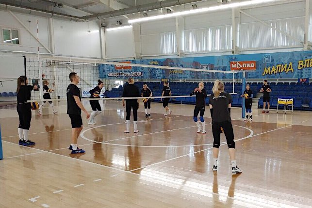 Волейболистки "Минчанки" проводят тренировку накануне третьего финального матча. Фото ВК "Минск"