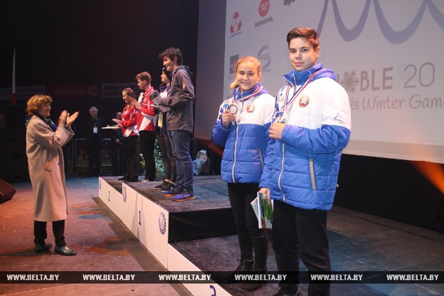 Бронзовые призеры в керлинге Светлана Плешак и Макар Баркан