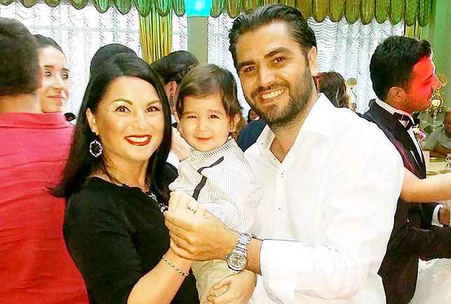 Гюнешь Абасова с семьей. Фото из социальных сетей