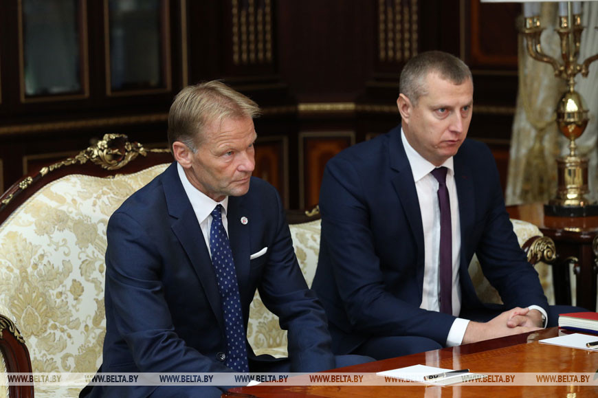 Вице-президент ЕИБ Вазил Худак и министр экономики Беларуси Дмитрий Крутой
