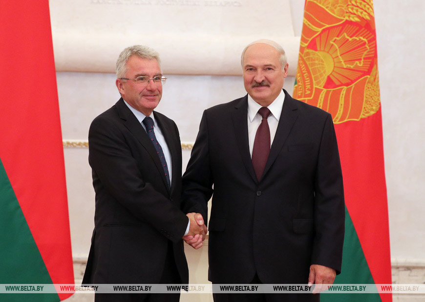 Чрезвычайный и Полномочный Посол Хорватии в Беларуси Томислав Цар и Президент Беларуси Александр Лукашенко