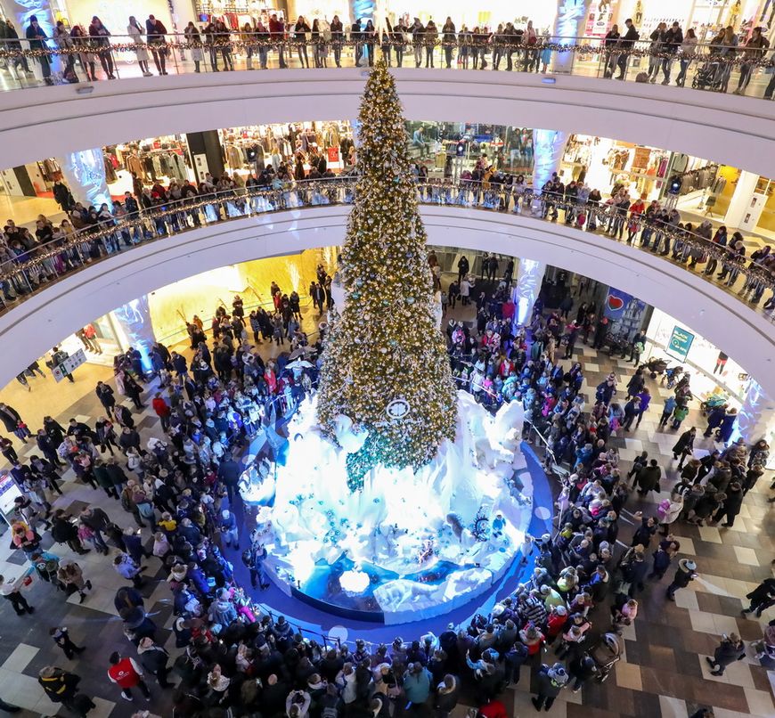 В ТРЦ Dana Mall открыта невероятно красивая новогодняя елка