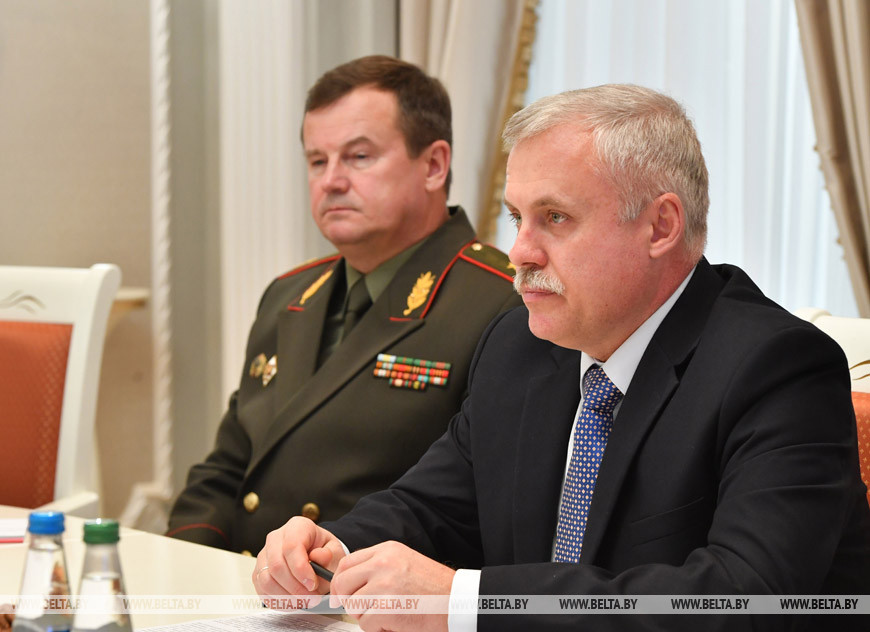 Министр обороны Беларуси Андрей Равков и государственный секретарь Совета безопасности Беларуси Станислав Зась
