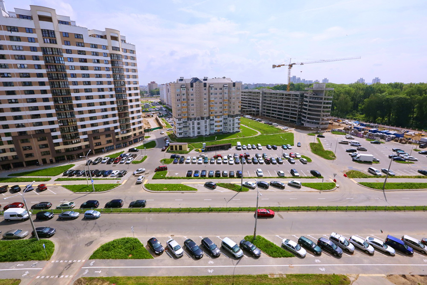 Многочисленные гостевые парковки, многоуровневый паркинг в шаговой доступности - важный факт для современных минчан