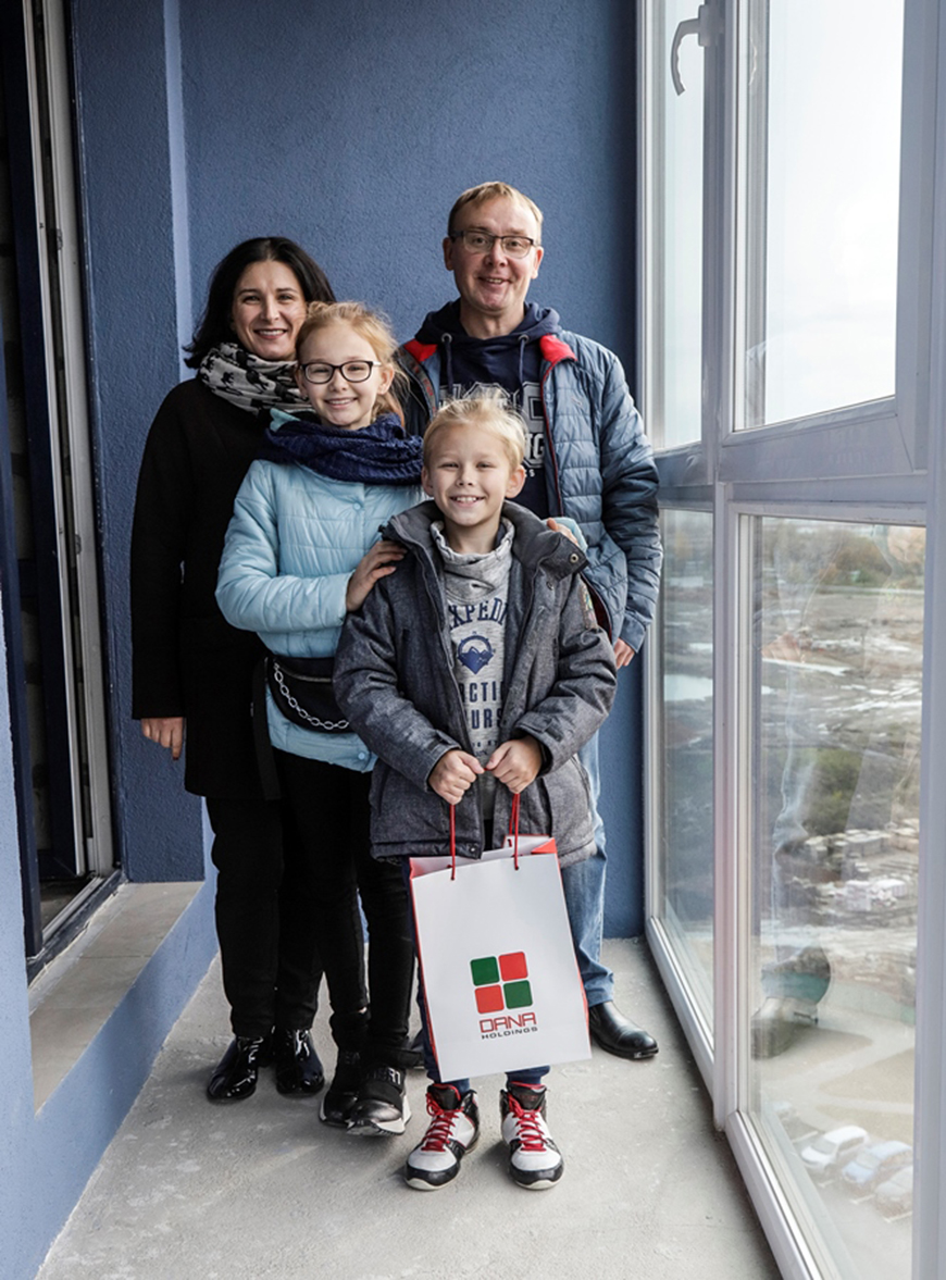 Семья Клецковых на своем новом балконе – в полном составе