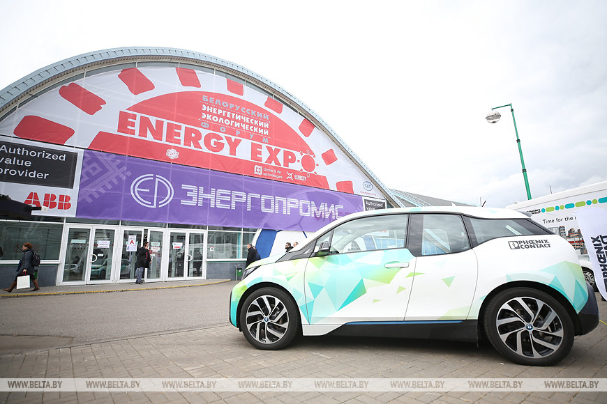 На выставке