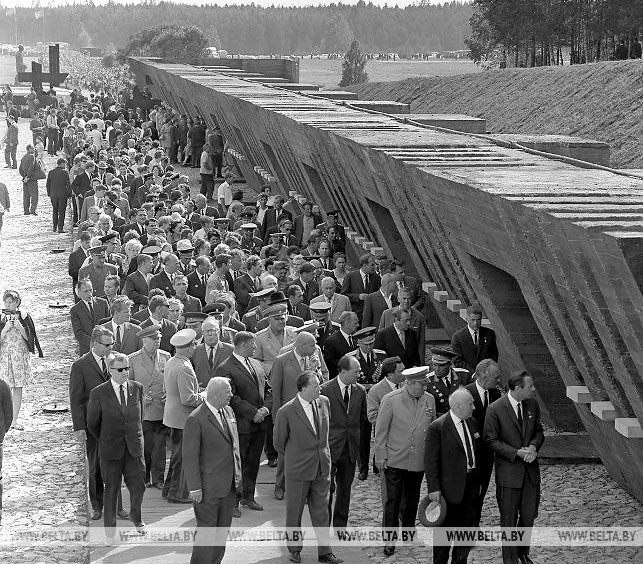 В день открытия мемориального комплекса "Хатынь", 5 июля 1969 года. Фото из архива