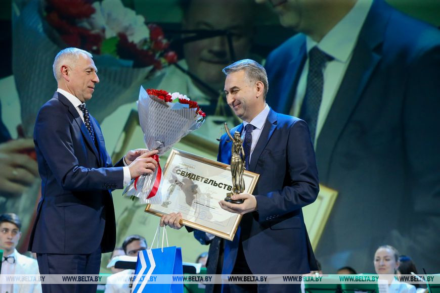 Заместитель председателя Верховного суда Андрей Забара получил награду в номинации "Правосудие"
