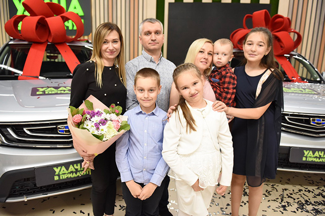 Автослесарь Виталий Зубович из Минска выиграл автомобиль прямо ко дню рождения любимой супруги!