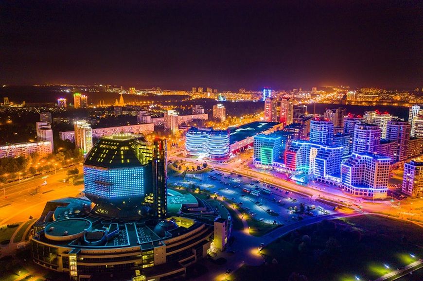 Вид на комплекс "Маяк Минска" со стороны Национальной библиотеки