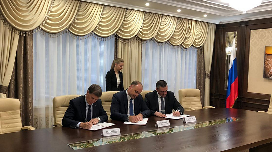 Во время подписания трехстороннего соглашения. Фото "Гомсельмаша"