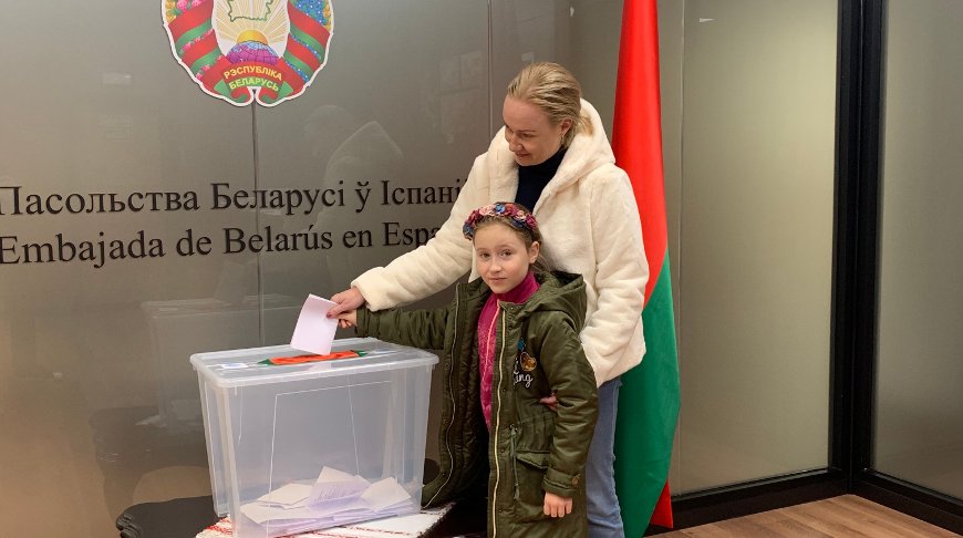 На избирательном участке в Испании. Фото посольства Беларуси в Испании