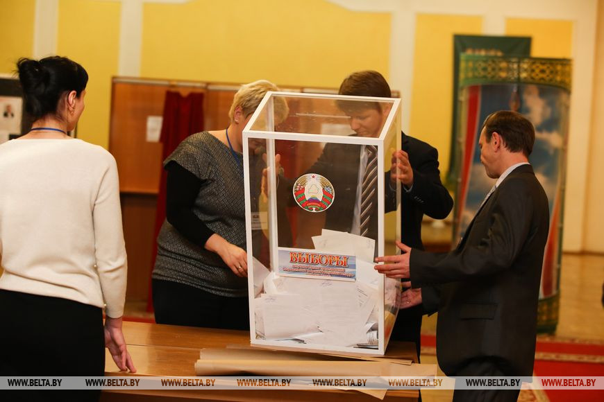 Во время работы избирательной комиссии участка для голосования №1 г.Бреста во время подсчета голосов