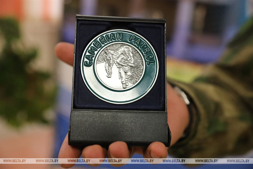 Серебряная медаль, которую завоевали миротворцы на соревнованиях в Уэльсе