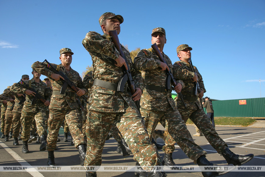 Представители Вооруженных Сил Армении