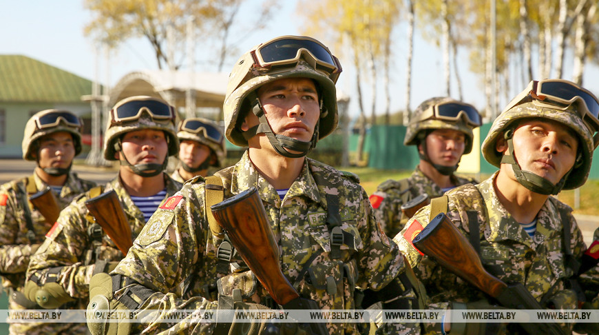 Представители Вооруженных Сил Кыргызстана