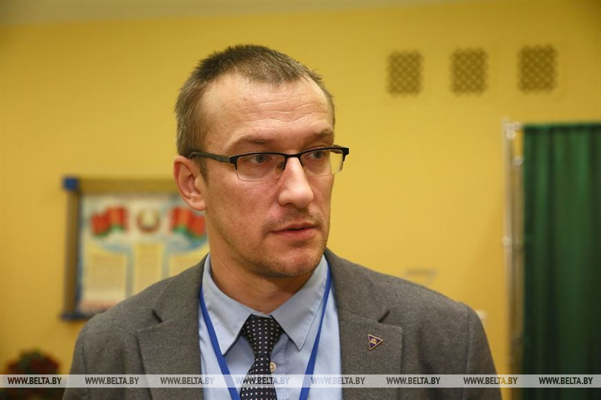 Председатель участковой избирательной комиссии участка для голосования №14 Андрей Гецевич